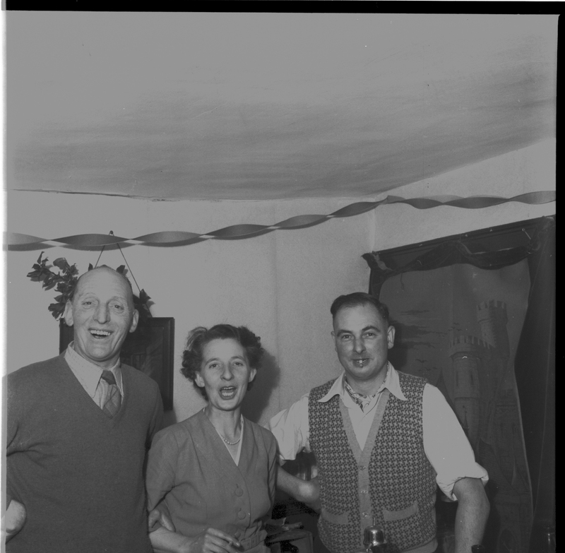 PUB SCENE0006.jpg PUB SCENE0006.jpg
