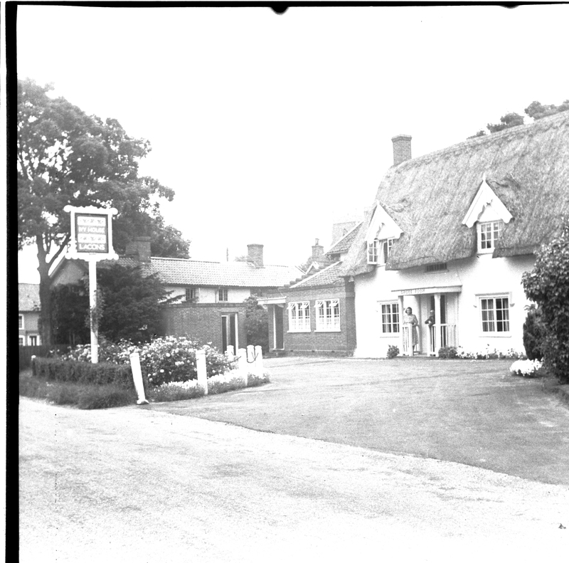 PUB SCENES0007.jpg PUB SCENES0007.jpg